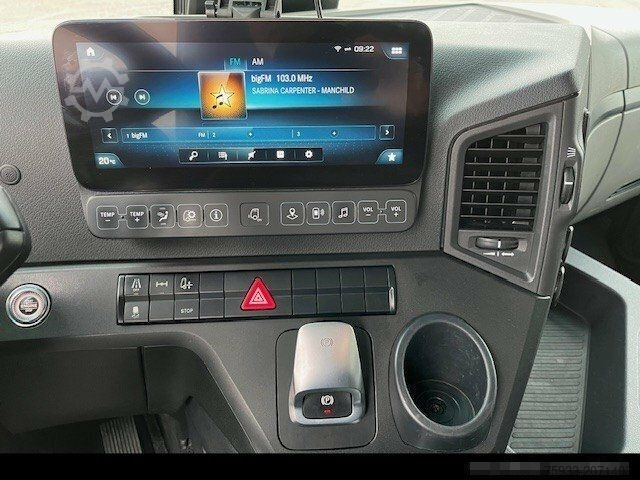 LKW-Fahrgestell MERCEDES-BENZ Actros 1832 L Koffer LBW 1,5t+Koffer 8,1m+Klima