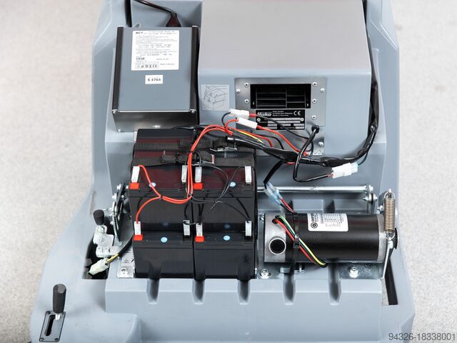 Sweeper Hako B500 NEW BATTERIES Hako Sweepmaster B500 - 2016y - NEW BATTERIES