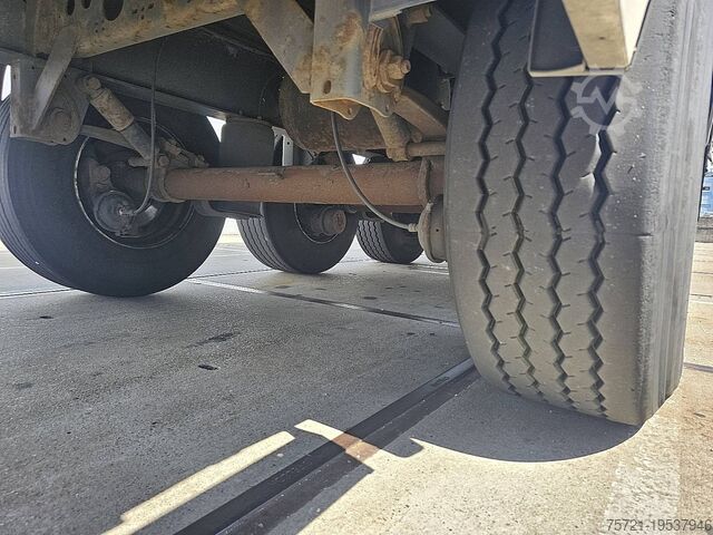 Schiebeplanen KRONE SDP 02 BÄR 2 TONS TAILLIFT