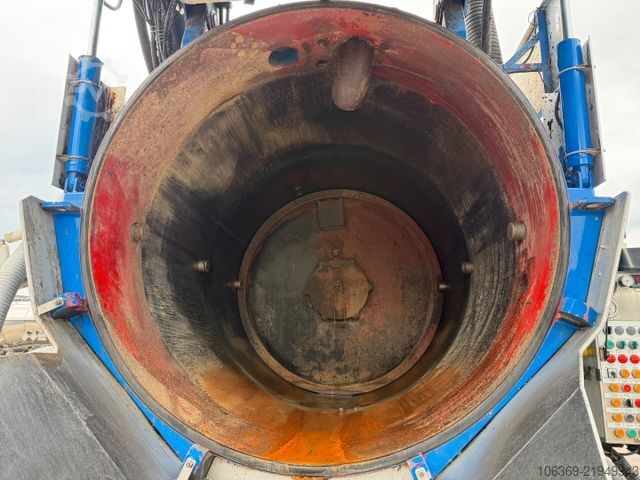 Vacuum tank truck SCANIA R520 V8 8x4*4 Hvidtved Larsen RECycler 414
