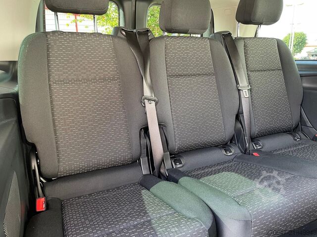 Minibus MERCEDES-BENZ Vito 116 Tourer PRO 4x4 lang STANDHZ DISTRONIC