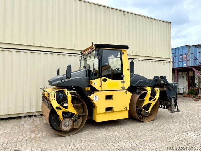 Single drum roller BOMAG BW174AP-4 AM / 2011 BJ / Streuer