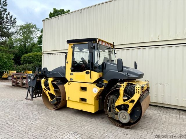 Single drum roller BOMAG BW174AP-4 AM / 2011 BJ / Streuer