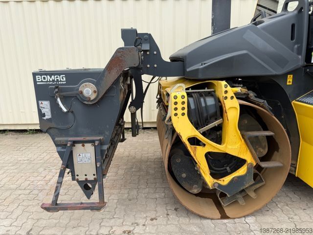 Single drum roller BOMAG BW174AP-4 AM / 2011 BJ / Streuer