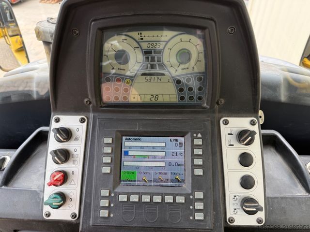 Single drum roller BOMAG BW174AP-4 AM / 2011 BJ / Streuer