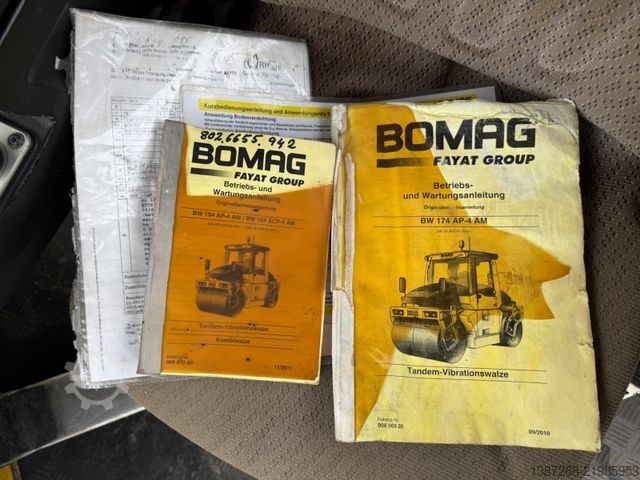 Single drum roller BOMAG BW174AP-4 AM / 2011 BJ / Streuer