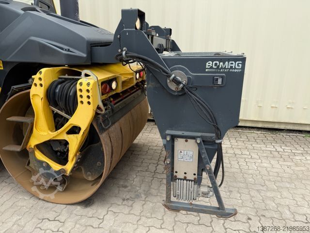 Single drum roller BOMAG BW174AP-4 AM / 2011 BJ / Streuer