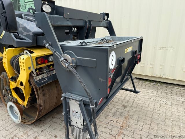 Single drum roller BOMAG BW174AP-4i AM / 2015 BJ / Streuer