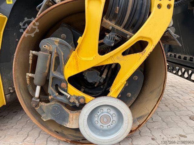 Single drum roller BOMAG BW174AP-4i AM / 2015 BJ / Streuer