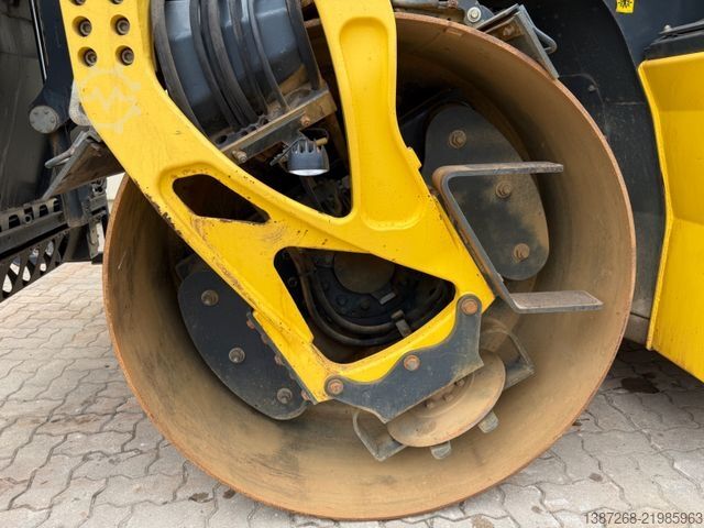 Single drum roller BOMAG BW174AP-4i AM / 2015 BJ / Streuer
