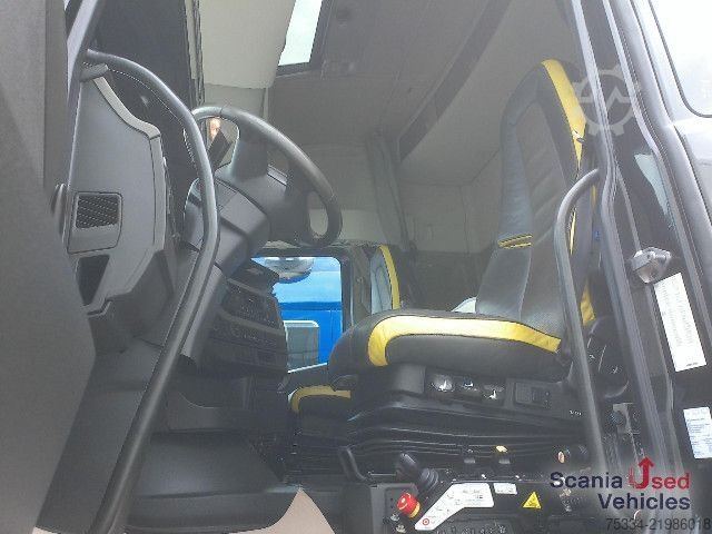 Roll-off tipper truck Volvo FH16/750 Abrollkipper