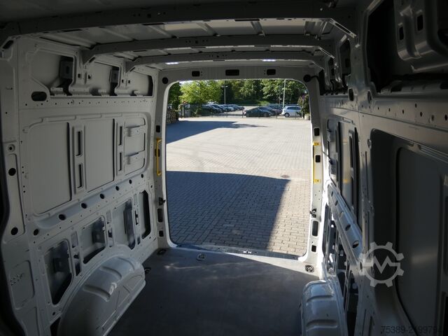 High top van VW Crafter  35L2H2 177PS Automatik ACC
