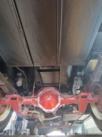 Kleinbus MERCEDES-BENZ Vorgänger Sprinter O 319 Samba mit Faltdach AC