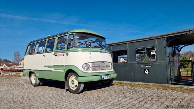 Kleinbus MERCEDES-BENZ Vorgänger Sprinter O 319 Samba mit Faltdach AC