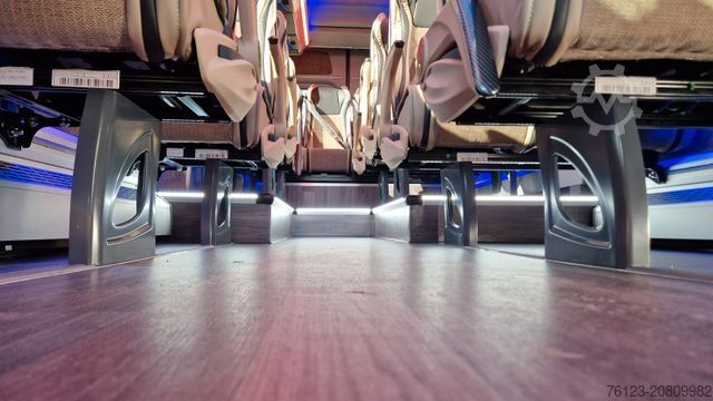 Kleinbus MERCEDES-BENZ 519 und 517 Glasdach XXL  20 Sitze Stock