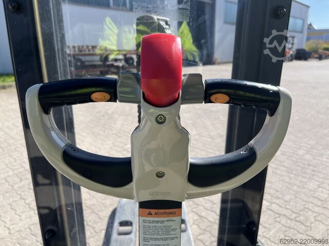 High Lift stacker Crown WF 3000-1.0 TF