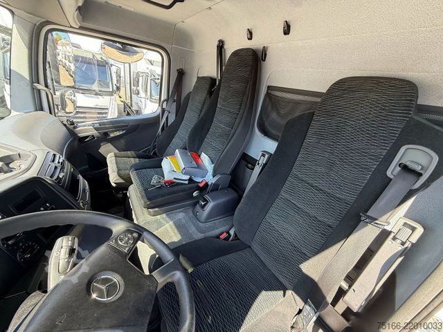 Box truck MERCEDES-BENZ ATEGO 1223 L Koffer 7,1 m LBW 1,5 T*3-Sitzer+AHK