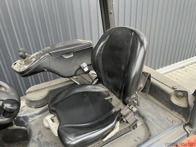 Electric 3-wheel forklift Linde E16C-02