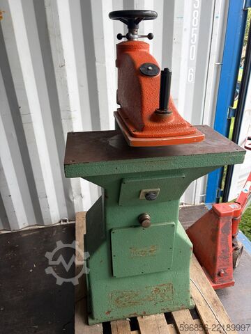 ATOM G777E – Italian cutting press ATOM G777E – włoska prasa wykrawająca ATOM G777E – włoska prasa wykrawająca