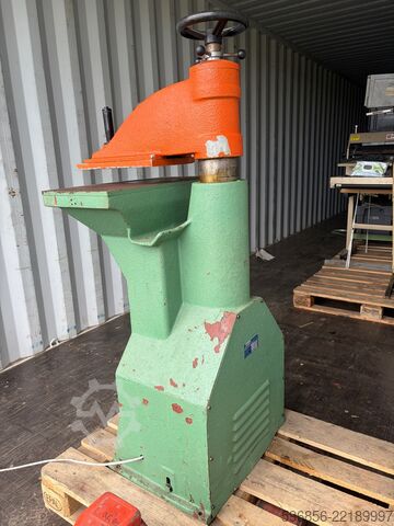 ATOM G777E – Italian cutting press ATOM G777E – włoska prasa wykrawająca ATOM G777E – włoska prasa wykrawająca