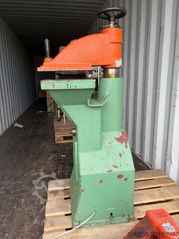 ATOM G777E – Italian cutting press ATOM G777E – włoska prasa wykrawająca ATOM G777E – włoska prasa wykrawająca