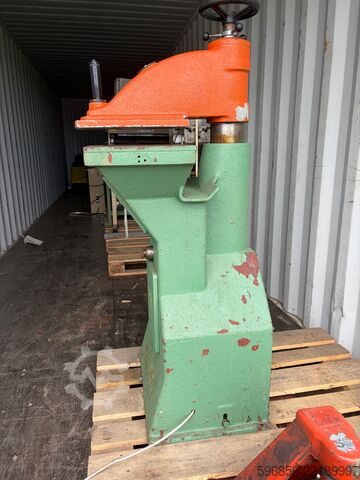 ATOM G777E – Italian cutting press ATOM G777E – włoska prasa wykrawająca ATOM G777E – włoska prasa wykrawająca