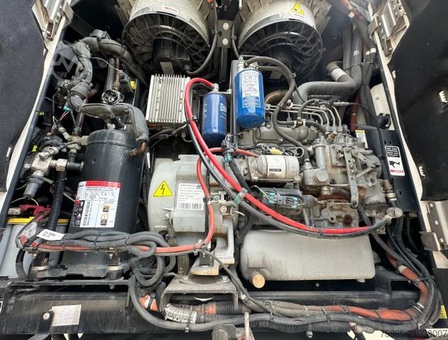 Reefer semitrailer SCHMITZ CARGOBULL SCB*S3B VECTOR 1550 275 CM HIGH FLOWER WIDE 2.00