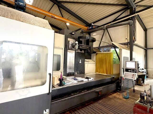 Bed Type Milling Machine - Universal SORALUCE TR 35