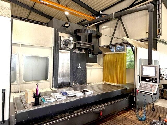Bed Type Milling Machine - Universal SORALUCE TR 35