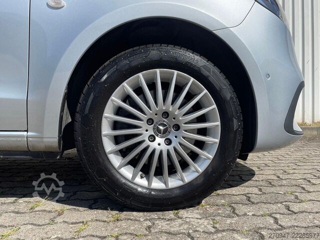 Minibus MERCEDES-BENZ Vito 119 Tourer PRO 4x4 XL STANDHZ AHK PDC KAM