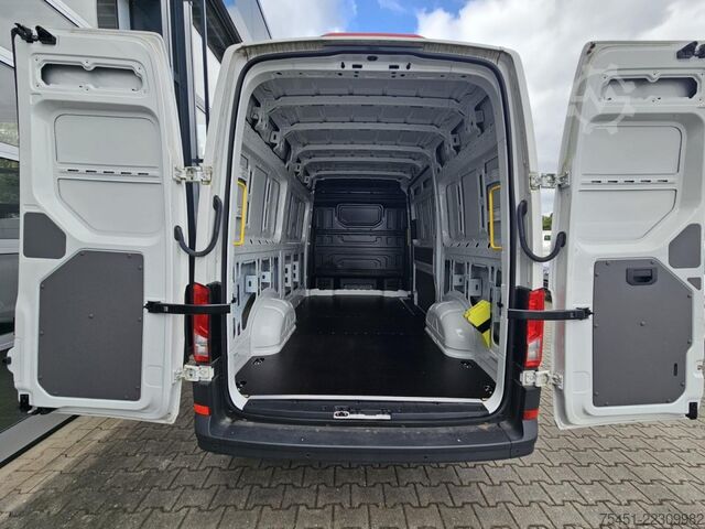 High top van VW Crafter 35 Kasten MR Holzladeboden TEMPOMAT PDC