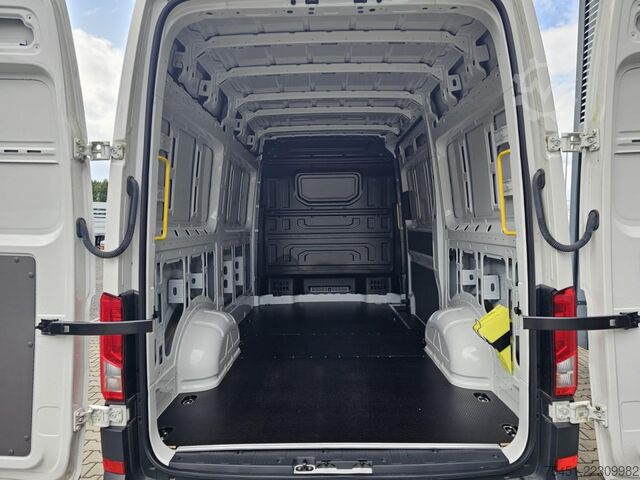 High top van VW Crafter 35 Kasten MR Holzladeboden TEMPOMAT PDC