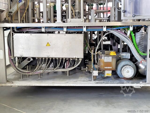 3-bahnige Füll- und Verschließmaschine. Grunwald-HITTPAC AKH-059/3