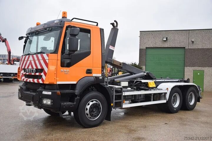 Hakenarmsystem Iveco Trakker 330