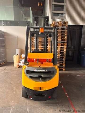 4-wheel forklift Jungheinrich TFG20 A