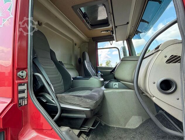 Box truck DAF CF 75.310 EURO 5 FT BURGERS BOX TAIL LIFT AIRCO