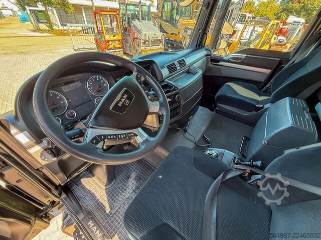 Standard tractor unit MAN TGS 35.480 Kran mit Wechselsys. SZM
