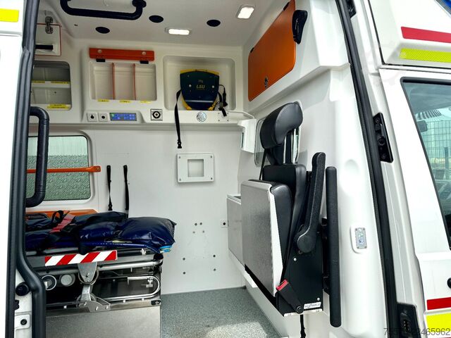 Fire truck VW VW T6,2.0 TDI Krankentrage und Sessel