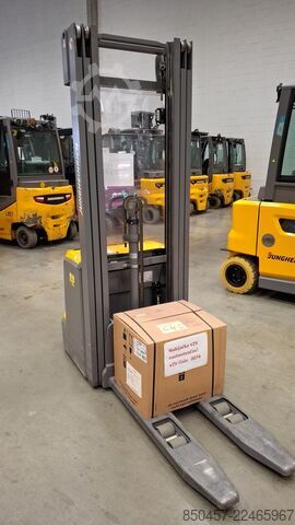Pallet Stackers Jungheinrich EJC 214 5.35m/ Li-Ion/ 1025h