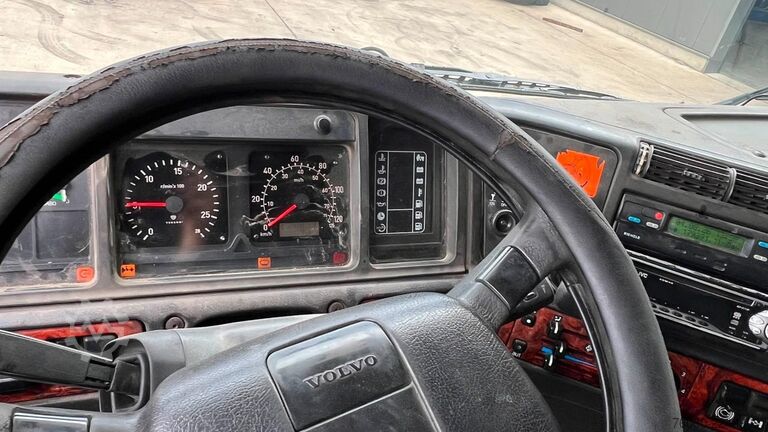 Standard tractor Volvo FH 12.420 (MANUAL GEARBOX / BOITE MANUELLE)
