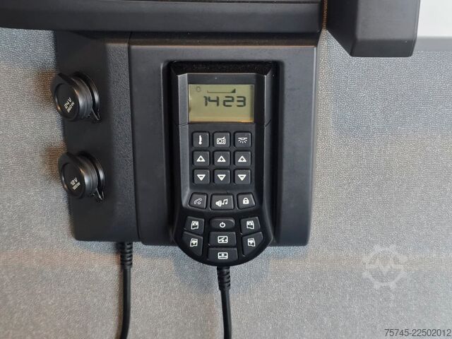 Standard tractor unit RENAULT T480 * ACC * 2X TANK * SPURHALTE *
