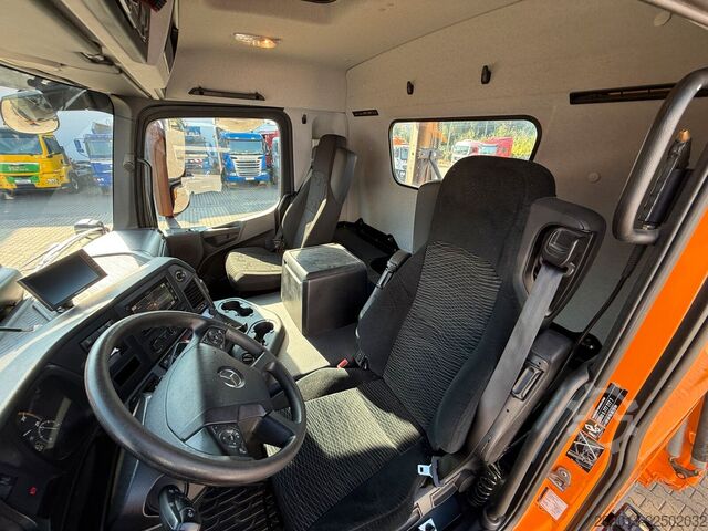 Tipper truck MERCEDES-BENZ AROCS 2042 4x4 MEILLER Kipper Winterd.