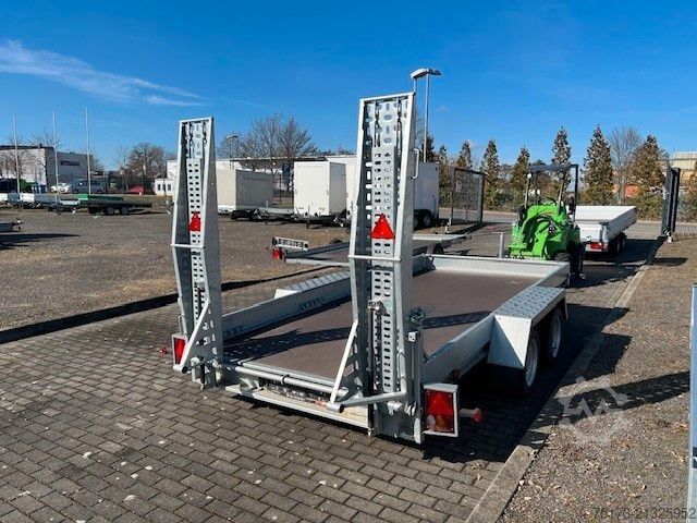 Arbeitsbühne Anhänger STEMA BMAT .2 Baumaschienenanhänger 100kmh