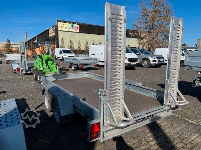 Arbeitsbühne Anhänger STEMA BMAT   Baumaschinenanhänger 100kmh