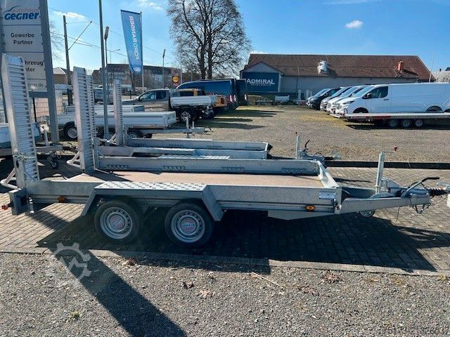 Arbeitsbühne Anhänger STEMA BMAT   Baumaschinenanhänger 100kmh