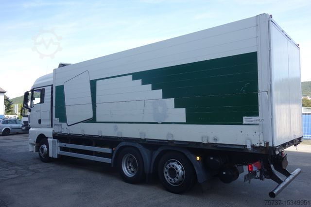 LKW mit Getränkeaufbau MAN 26.400