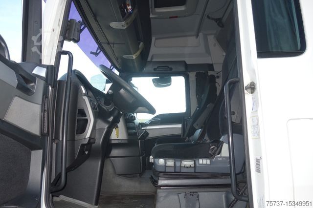 LKW mit Getränkeaufbau MAN 26.400