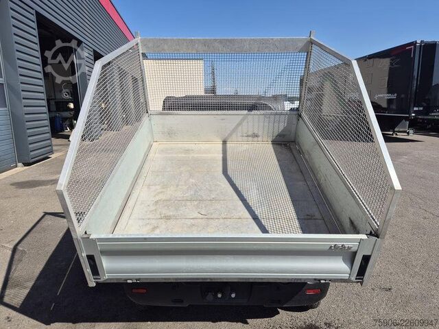 Individuell ausgestattete Transporter / Maßgeschneiderte Lösungen Ligier FLEX BENNE