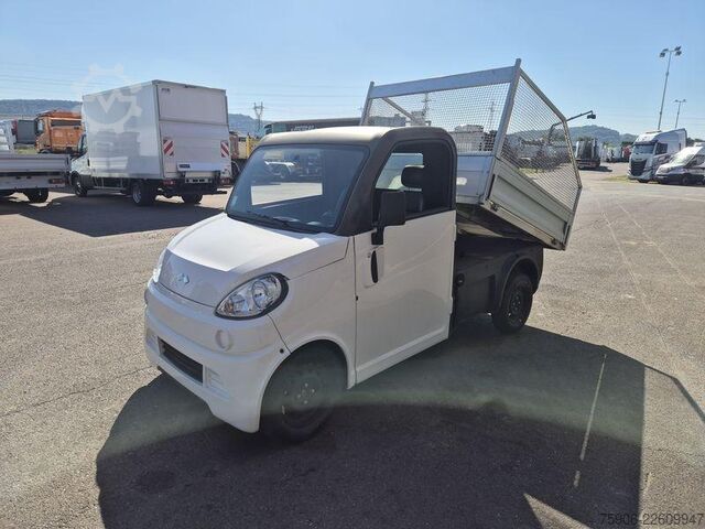 Individuell ausgestattete Transporter / Maßgeschneiderte Lösungen Ligier FLEX BENNE