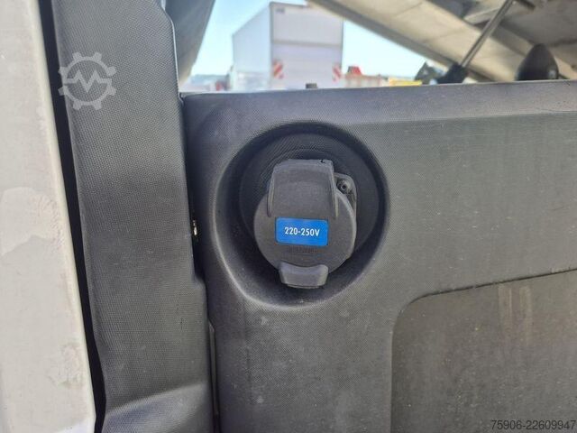Individuell ausgestattete Transporter / Maßgeschneiderte Lösungen Ligier FLEX BENNE